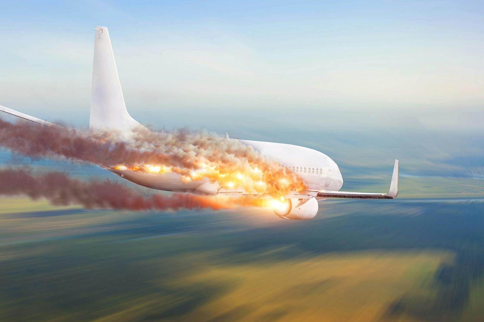 Звук взрыва самолета. Взрыв самолета в небе. Панорама небо с самолетами и взрывами. Картина самолет и взрыв.