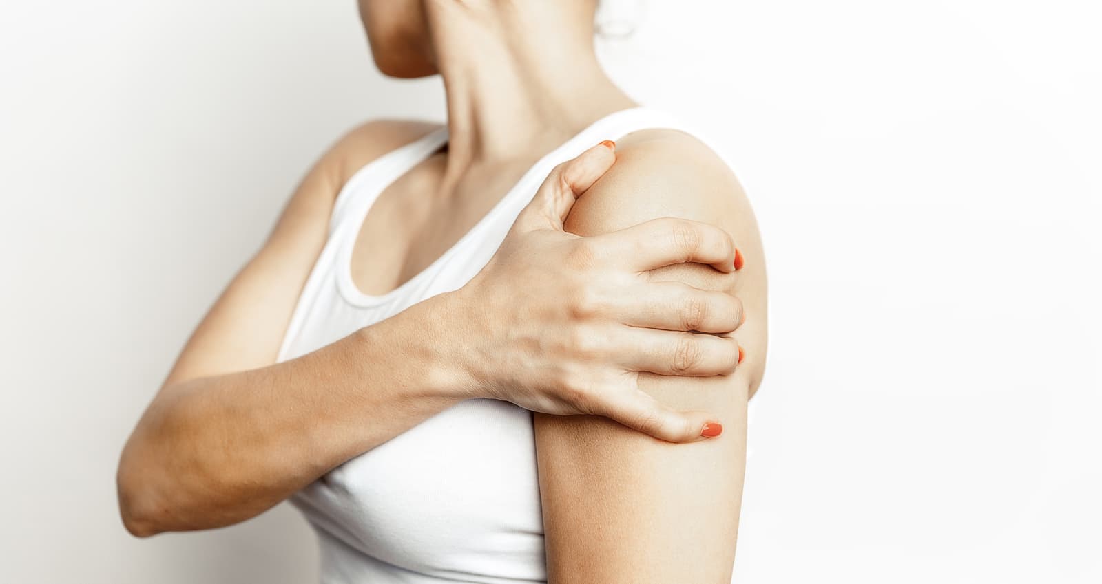 woman with shoulder pain