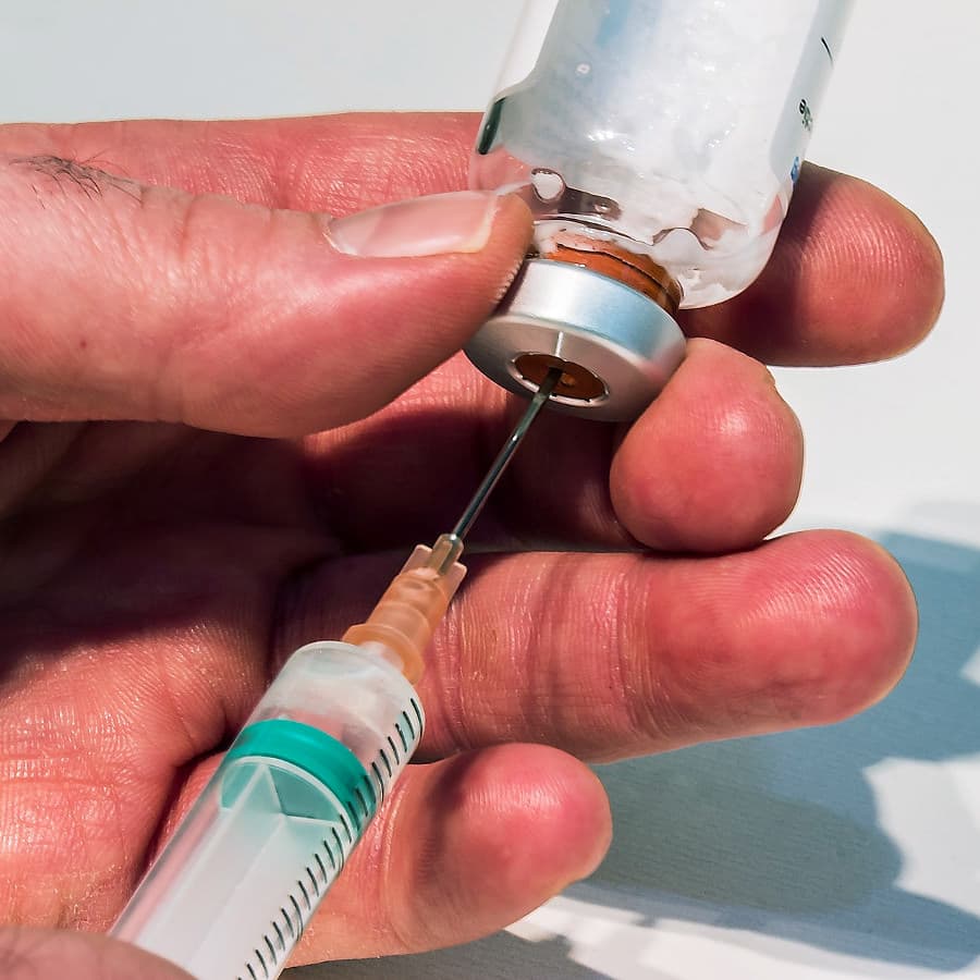 Cc0 from https://pixabay.com/en/syringe-needle-disposable-syringe-1973129/
