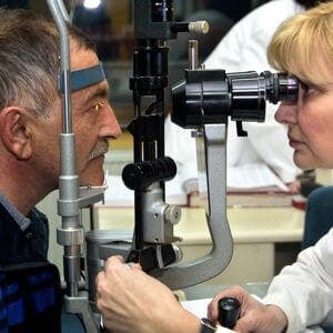 Eye exam glaucoma macular degeneration
