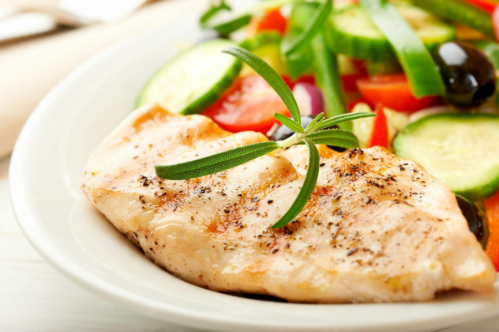 Grilled lean white meat chicken breast with green and red peppers.